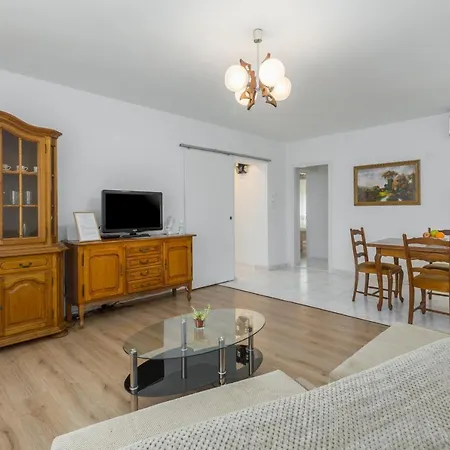 Nika Appartement *